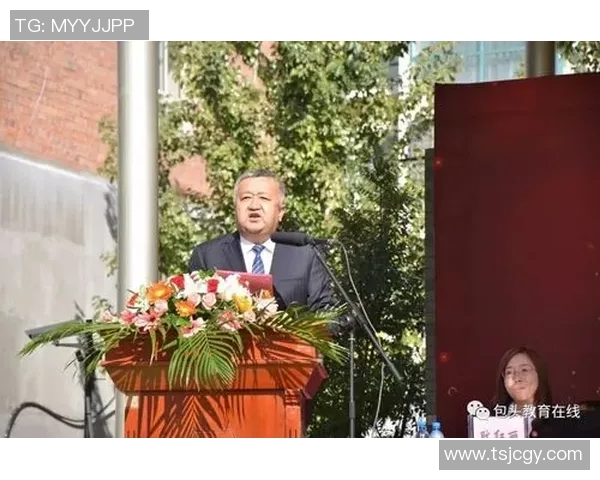 高峰足球运动员的辉煌历程与背后奋斗故事揭秘